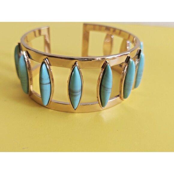 Vintage Avon 1980's Goldtone and Turquoise Stone Cuff Bracelet 2 1/2" x 2 3/4" - Picture 3 of 6